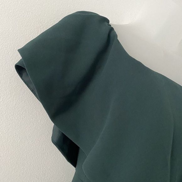 H & M Off the Shoulder Ruffle Cropped Wide Leg Jumpsuit Size 4 NWT - Picture 3 of 8